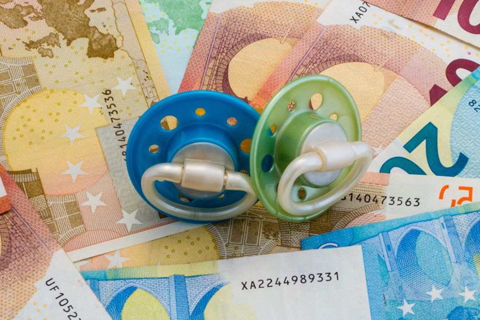 Geldscheine und Schnuller